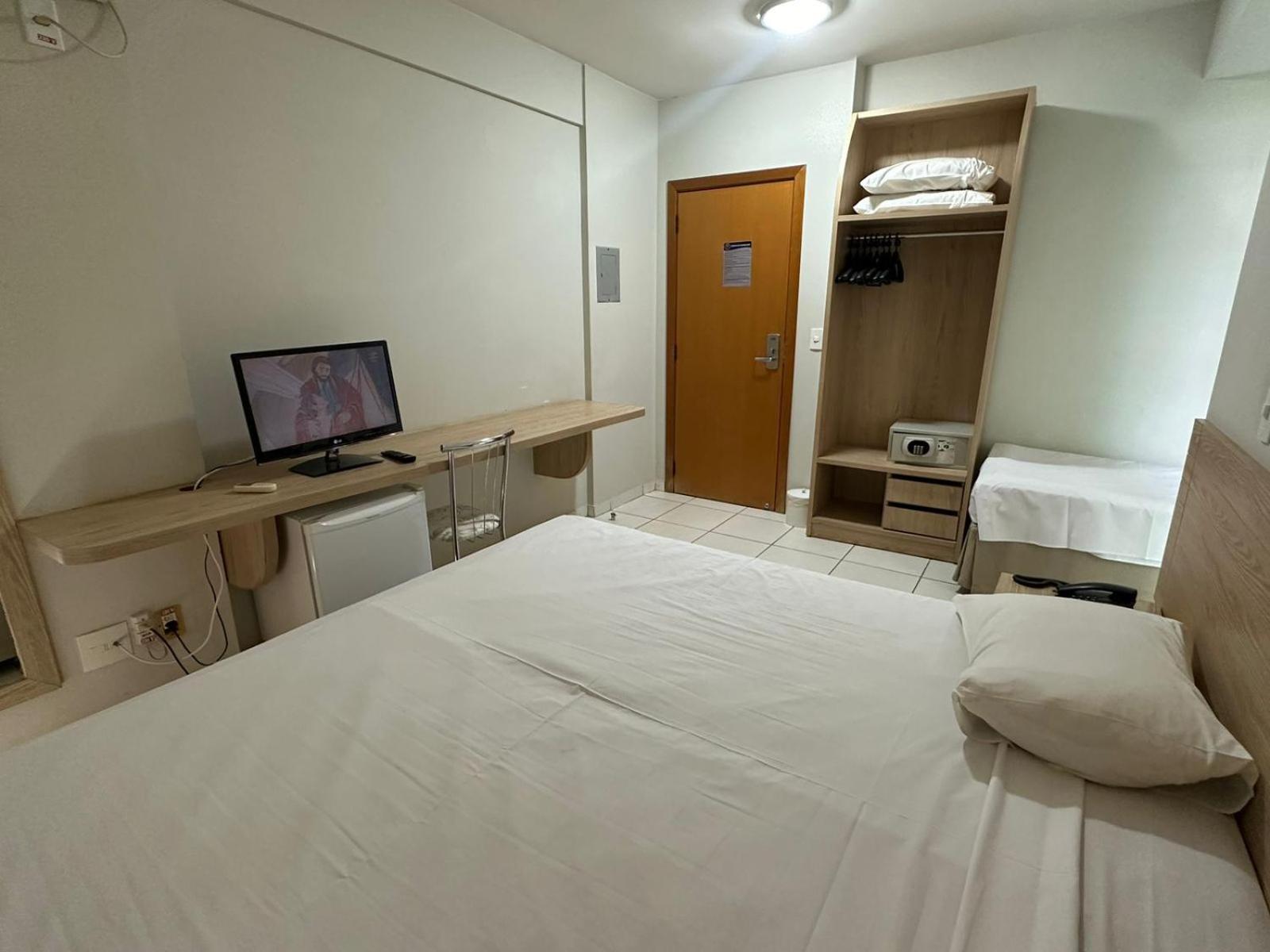 Golden Dolphin Express Ferias!!! Aparthotel Caldas Novas